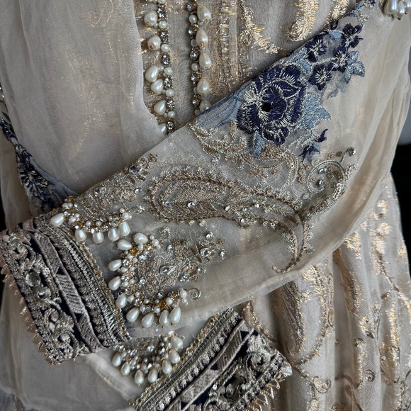 Beautiful Anarkali Indian Clothes - Picture 3 of 8